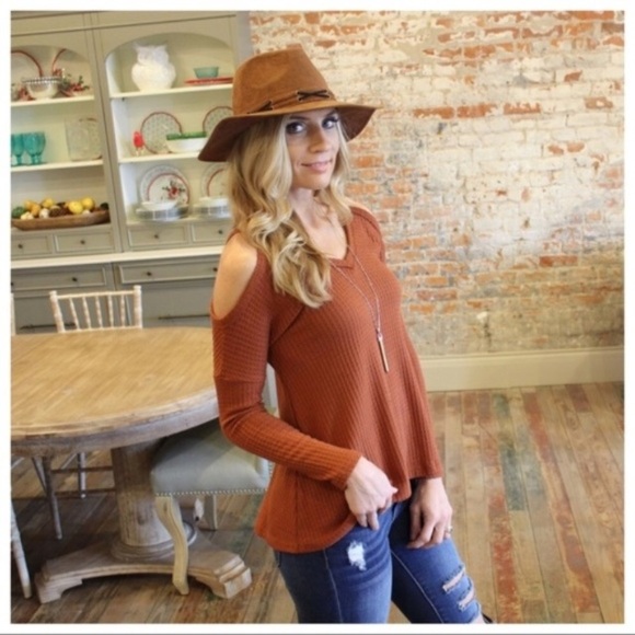 Tops - SOLD🤗🤗 Waffle Knit Cold Shoulder Tunic NWT